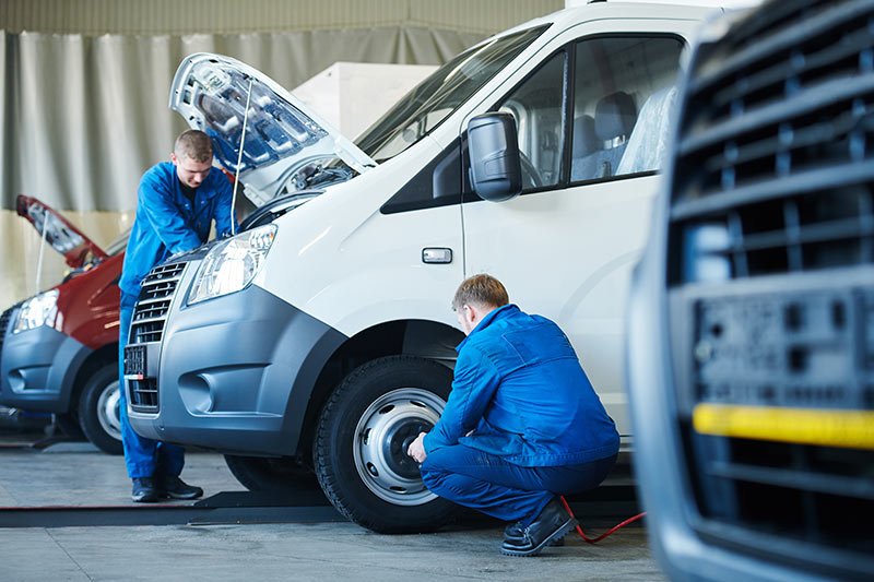 repairing-automobile-5UG8KDY
